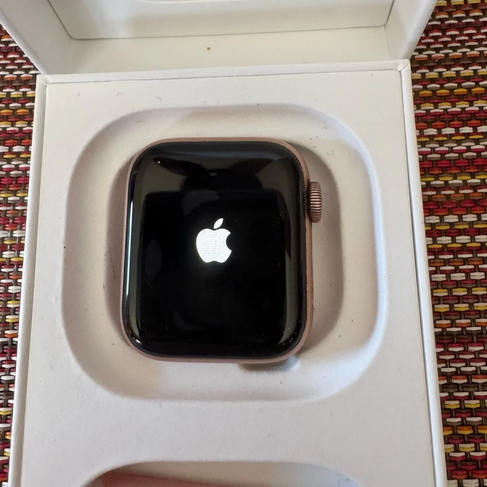 Apple Watch Generation 1 SE Rose Gold
